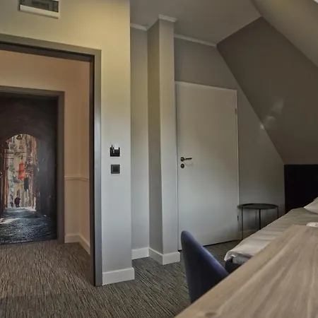 Made In Napoli By Siervo Międzybórz * Międzybórz (Oleśnica)