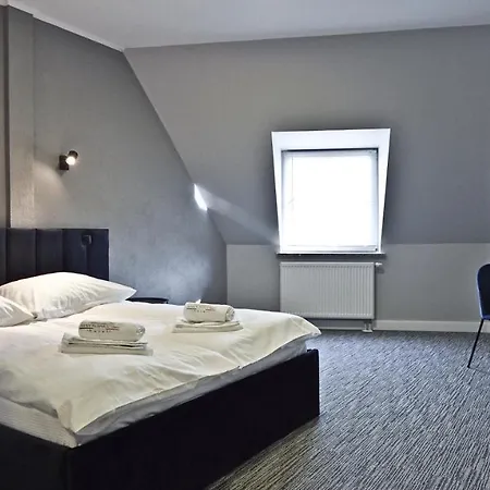 Made In Napoli By Siervo Miedzyborz מלון Neumittelwalde